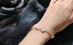 国产又粗又大又爽的A片精华液